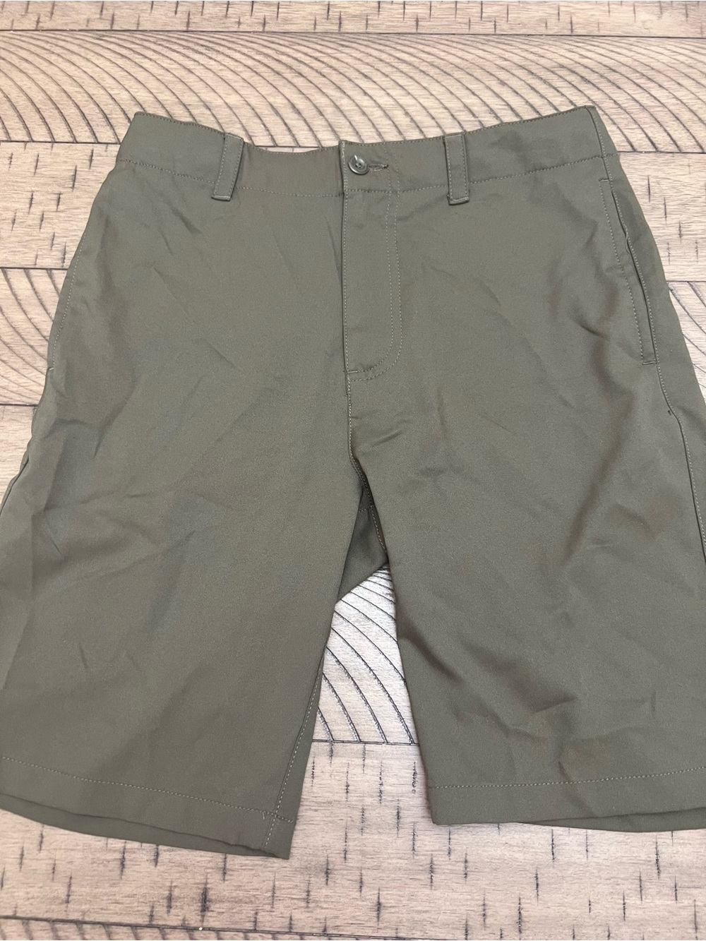 Boys Size 14 Class Club Olive Flat-Front Performance Golf Shorts